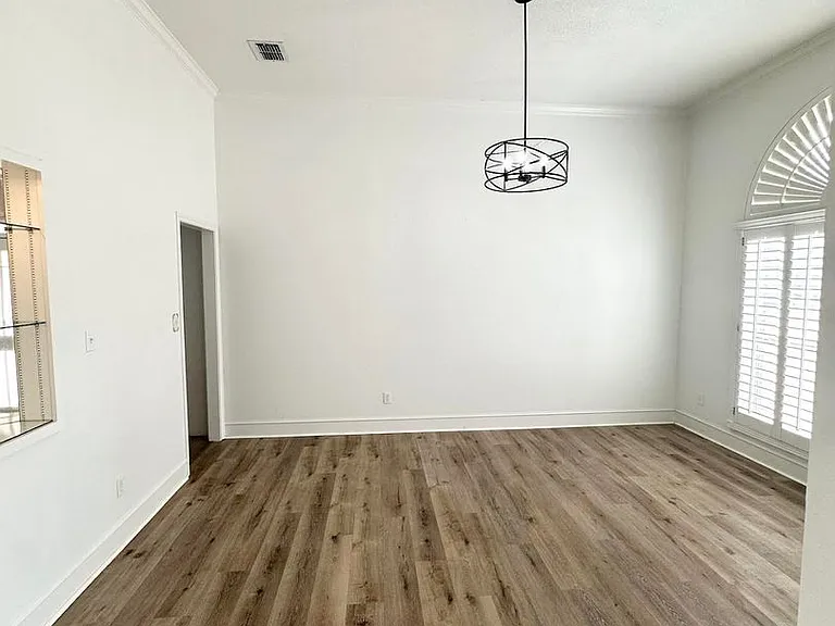 1800 Dukes Dr — Photo 2