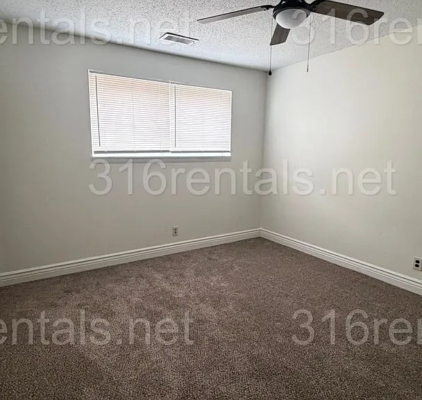 $700 - Bailey Court Apartments - Newly Renovated 2 Bedroom, 1.5 Bathroom! — Photo 2