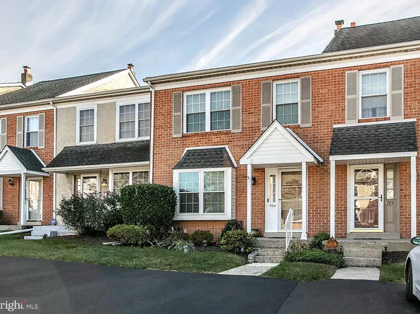 704 Sandalwood Ln, Norristown, PA 19403