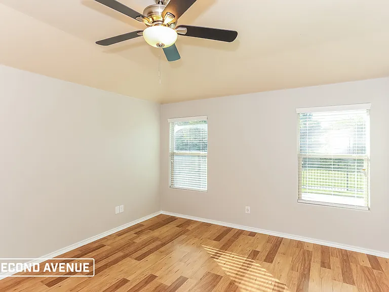 621 Creekview Dr — Photo 12
