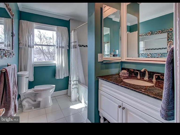 49 Oxford Dr — Photo 8