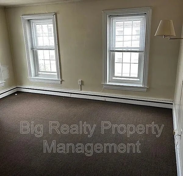 106 N Main St #B — Photo 3