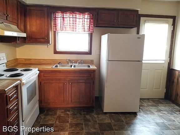 5th image of 100 Eastlawn Dr