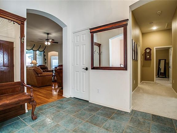 4th image of 303 Beacon Hill Dr