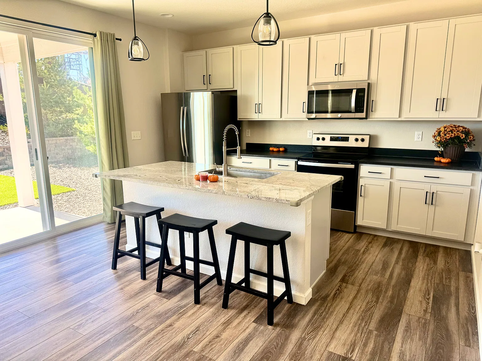 3 bed, 1708 sqft, $2,900 — Photo 1