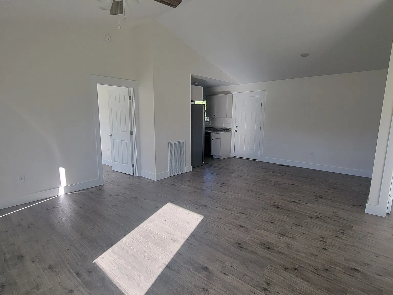 438 Storie Avenue - 1 — Photo 3