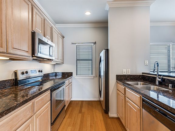 4th image of 2407 Stutz Dr #B5