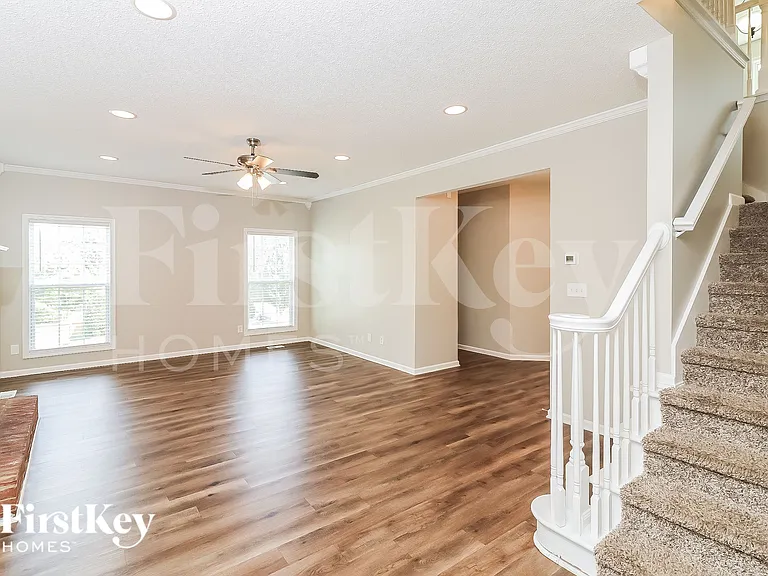 326 Hambrick Park — Photo 2