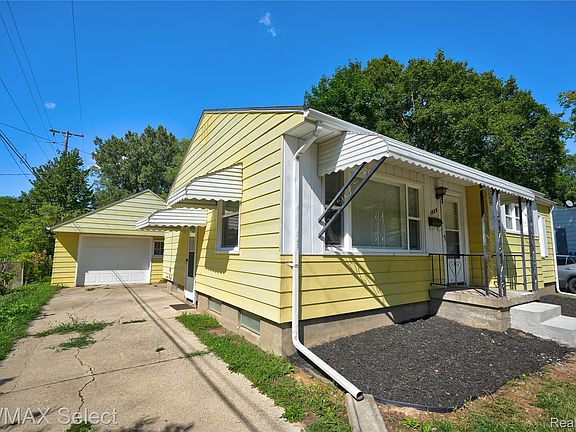 3rd image of 1920 Greenbrook Ln