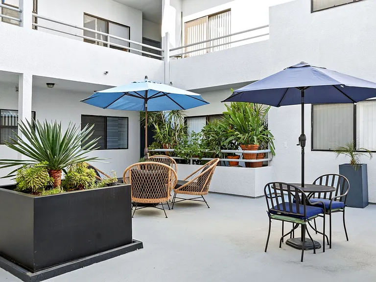 Terraces at La Cienega — Photo 18