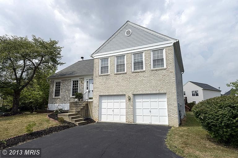 2nd image of 8 Brinks Ct