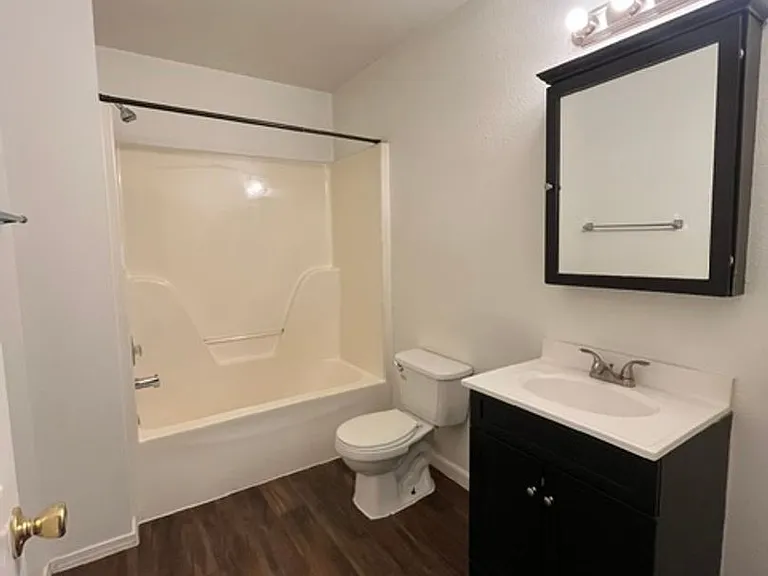 Willow Park Apartments — Photo 18