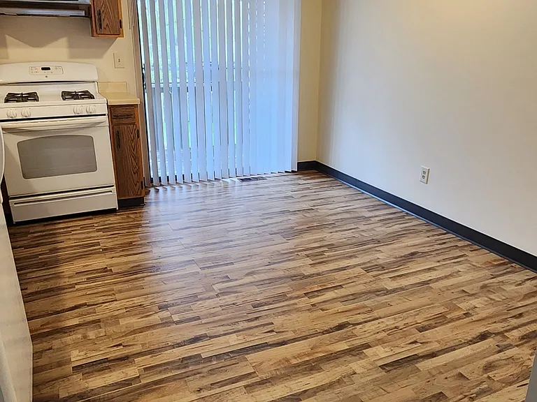 1269 Getzelman Dr #1E — Photo 1