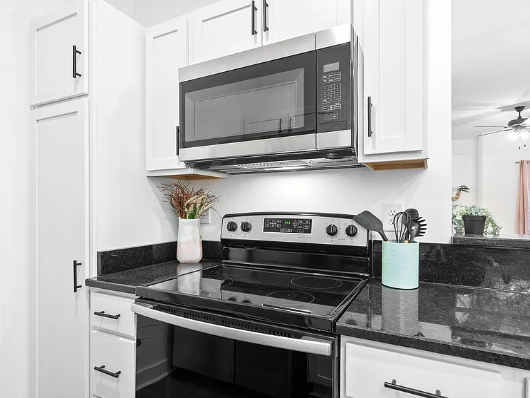 914 Power St — Photo 12