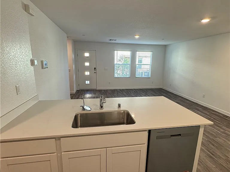 902 Violet Heron St — Photo 10
