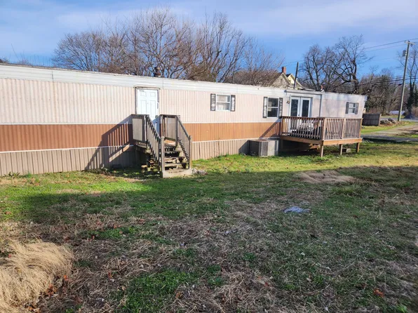 9751 Winchester Ave, Bunker Hill, WV 25413