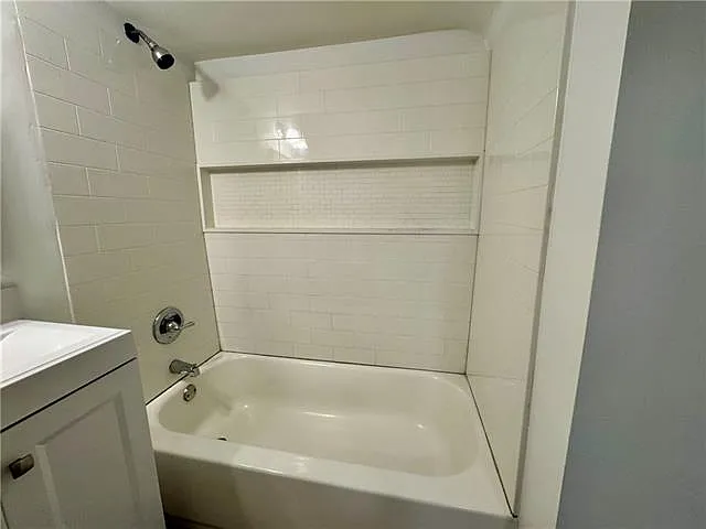 1123 Burgundy St #A — Photo 16