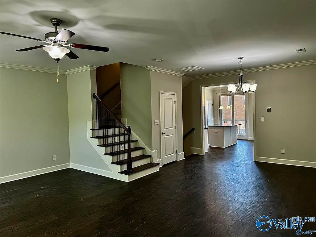3 bed, 4.0 bath, 2194 sqft, $2,400 — Photo 3