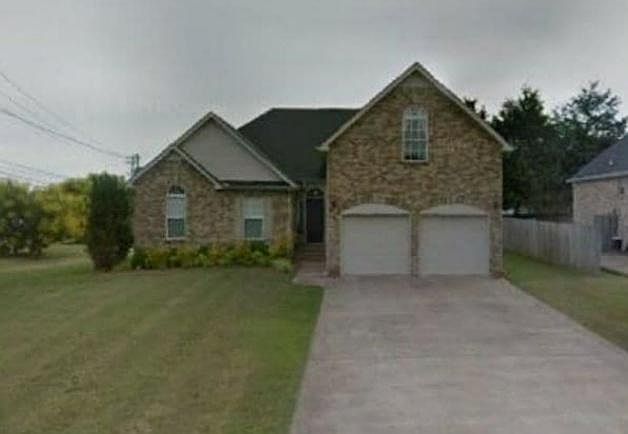 1st image of 2901 Greentree Dr