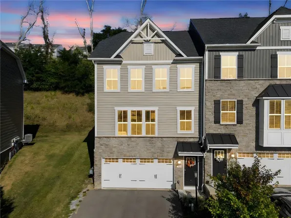 452 Greenwood Dr N, Canonsburg, PA 15317