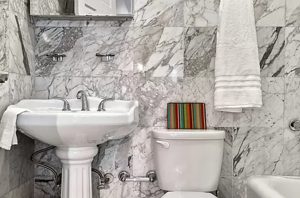 Rented by Manhattan Realty Group | media 11