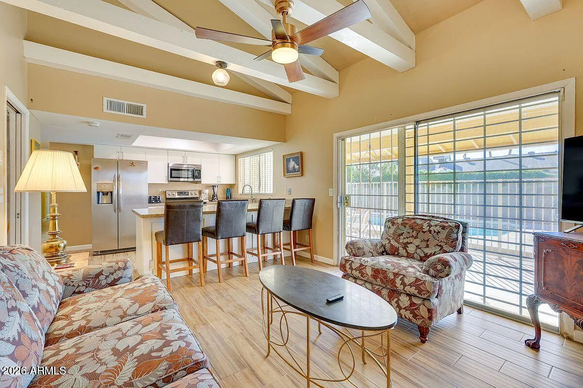 3 bed, 2.0 bath, 1537 sqft, $2,400 — Photo 4