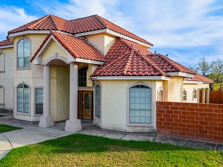 2201 Zacatecas Dr — Photo 3