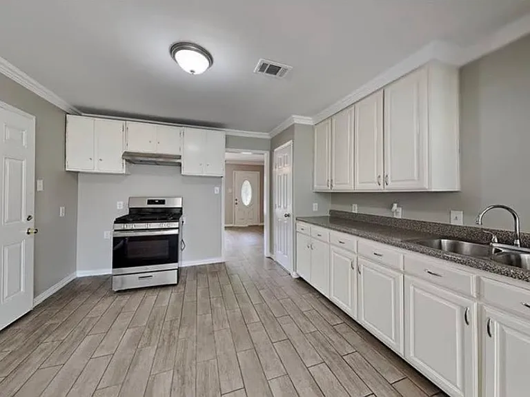 3514 Texas Dr — Photo 8