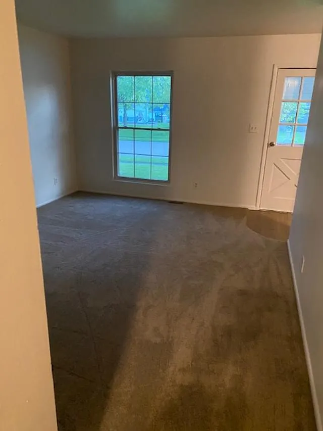 3 bed, 960 sqft, $1,200 — Photo 3