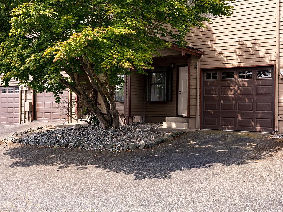 1st image of 690 NW Atalanta Way APT B6