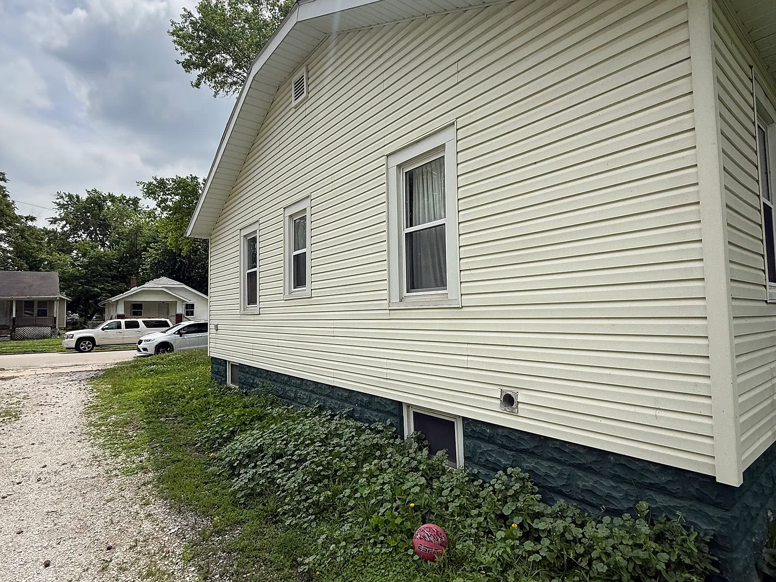 2 bed, 861 sqft, $975 — Photo 2
