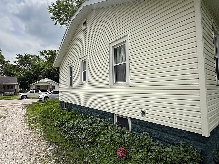 1252 E Whitmer St — Photo 2