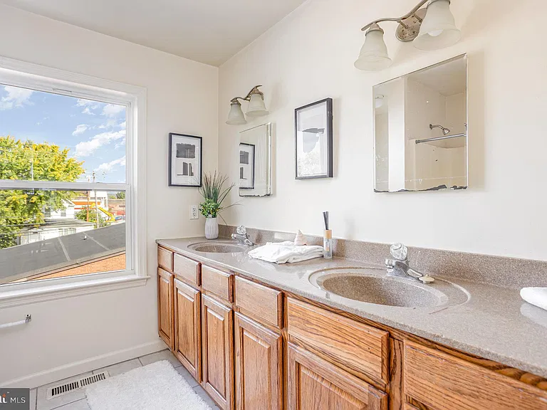 5235 Crowson Ave #6 — Photo 13