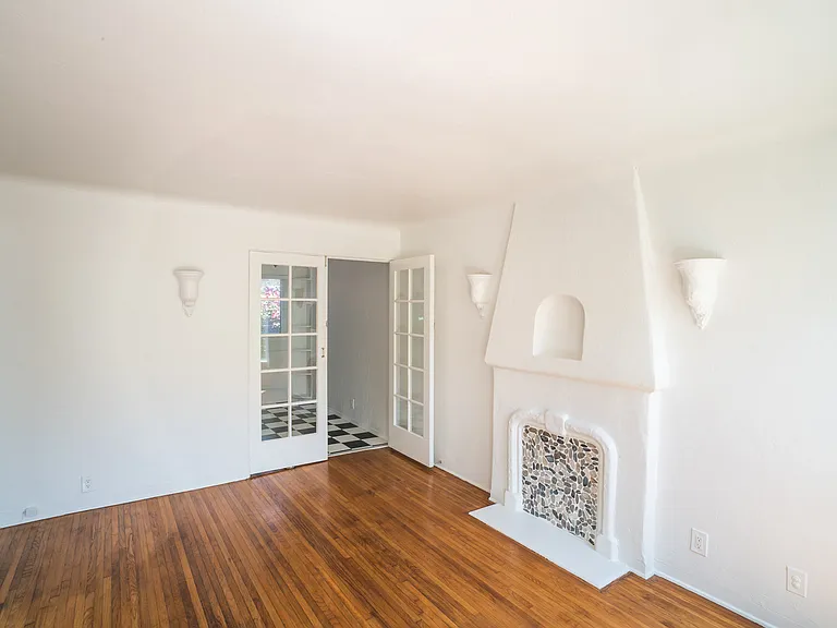 818 Grant St — Photo 4
