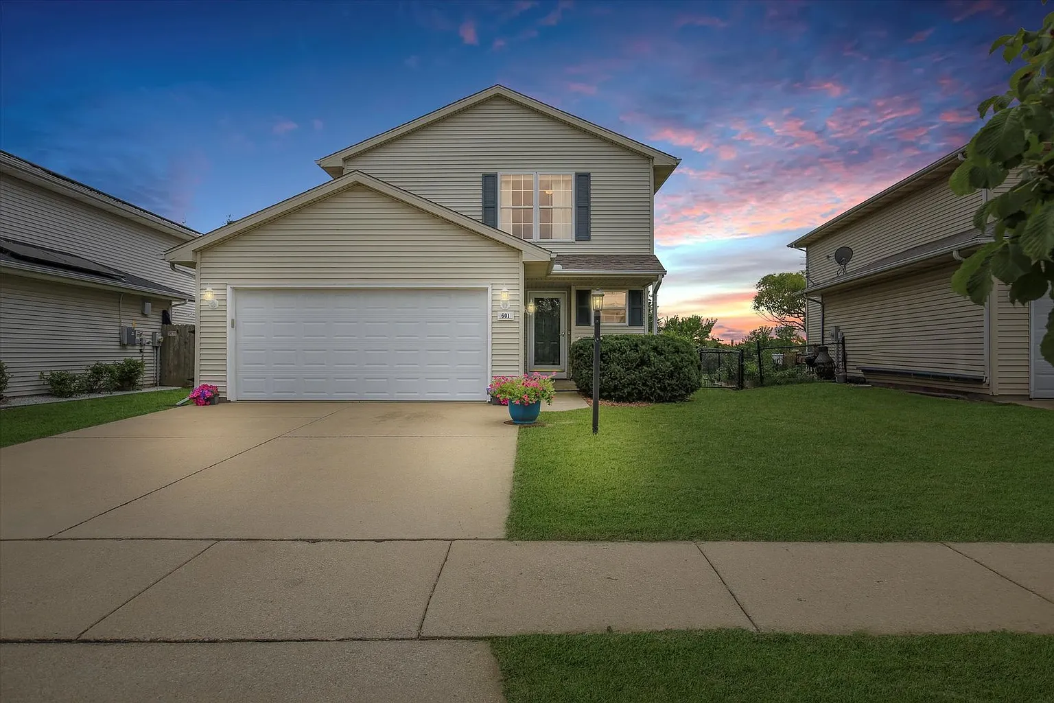 601 Erin Dr photo 1