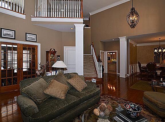 5th image of 6408 Vicki Ln