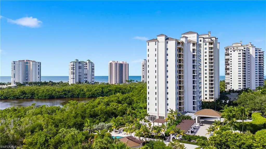 2 bed, 3.0 bath, 2610 sqft, $24,000 — Photo 2