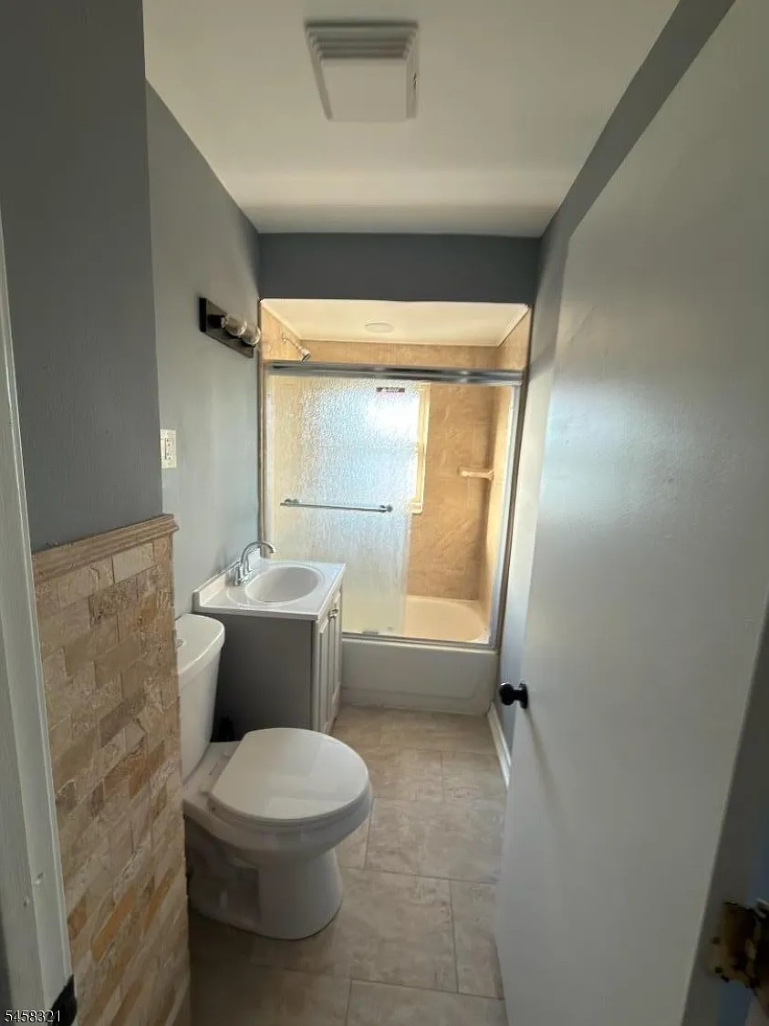 2 bed, 1.0 bath, $2,800 — Photo 3