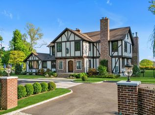 3 Prospect Ln, Port Washington, NY 11050
