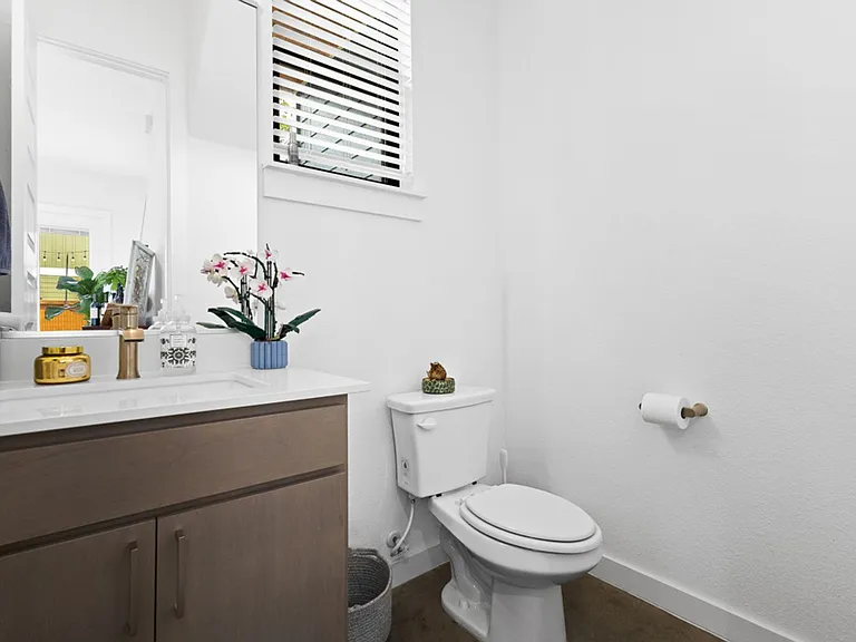 918 N Olive St — Photo 14