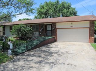 2227 N Roosevelt Ave, Springfield, MO 65803