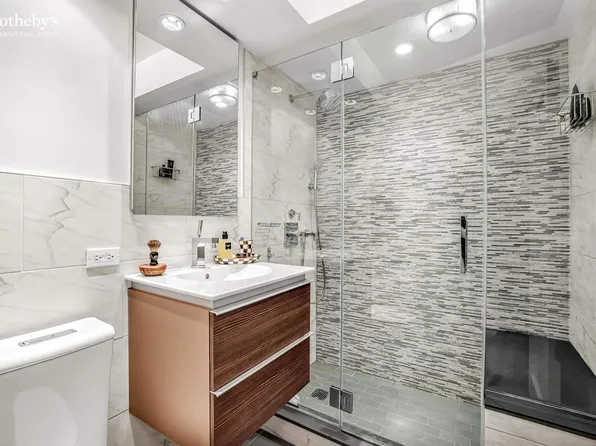 20 Sutton Place South image 12 of 17