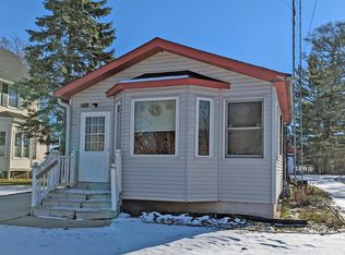 409 S Concord Rd, Oconomowoc, WI 53066