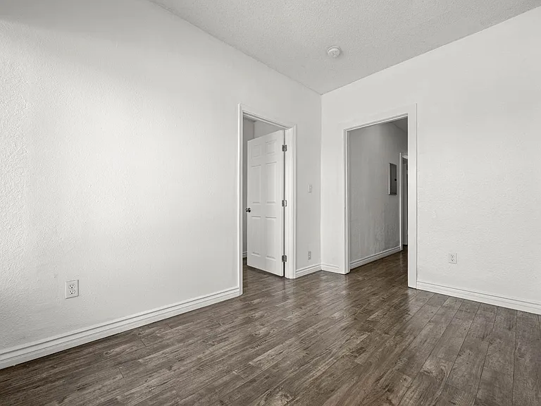 1280 W Jefferson Blvd — Photo 16