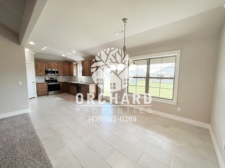 1011 Trailwood St — Photo 3