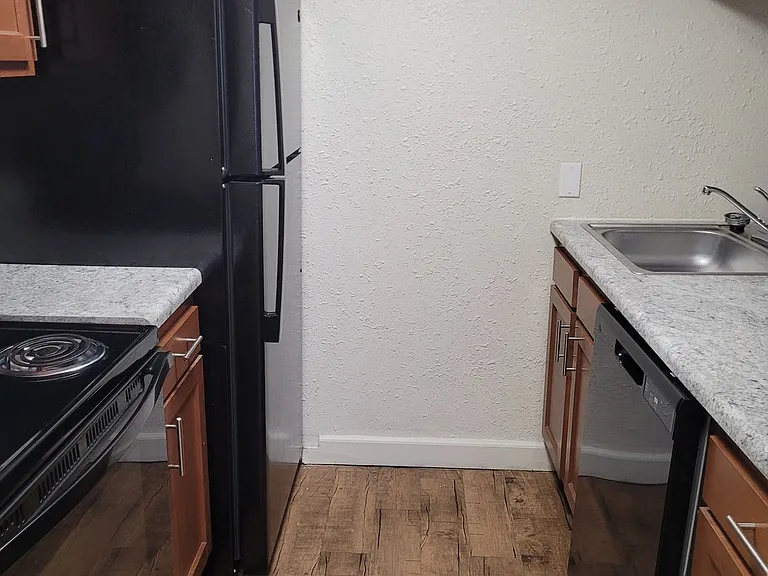Green Door Apartments — Photo 29