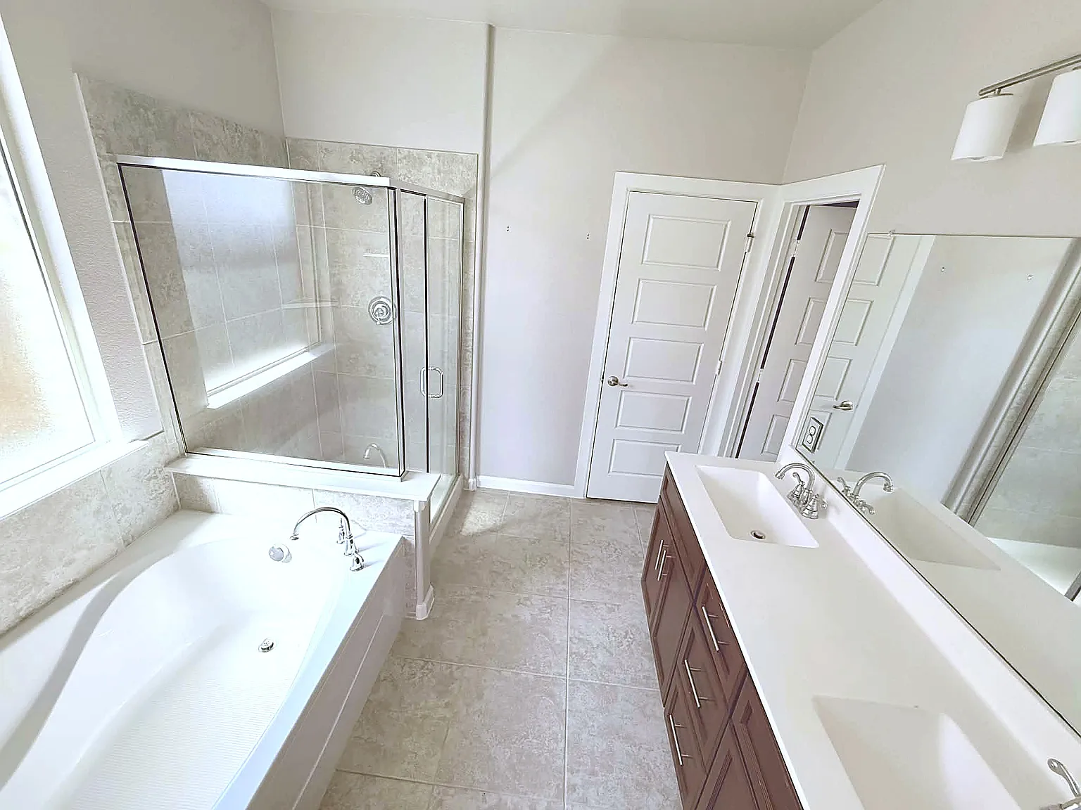 4 bed, 2078 sqft, $2,800 — Photo 4