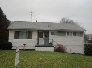 615 Bryant Ave, Grove City, PA 16127