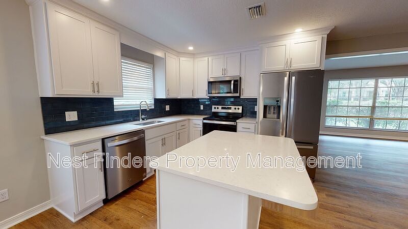 1st image of 218 Stoneridge Ct
