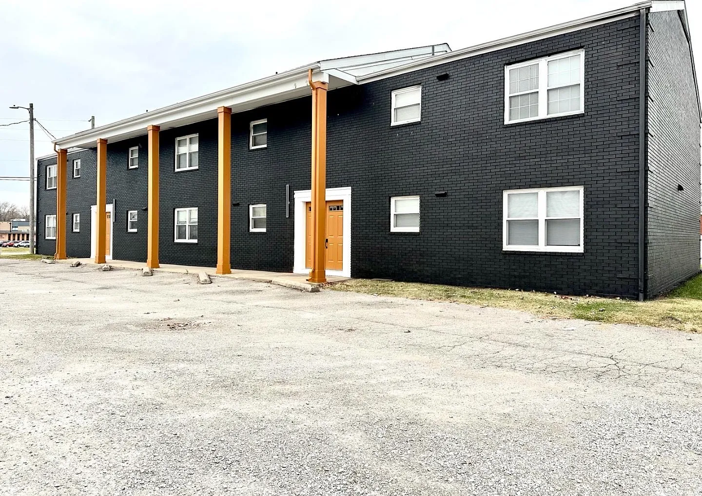 198 Camelot dr - 8 — Photo 1
